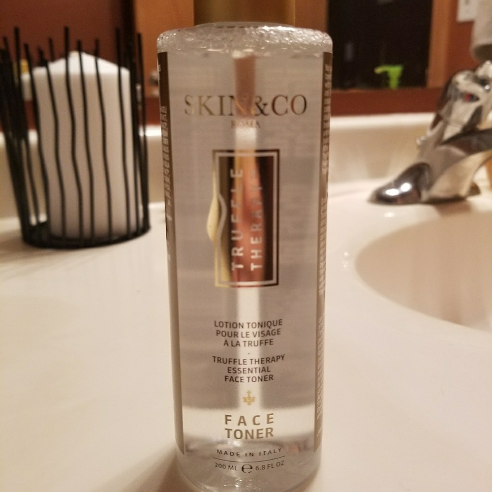 Truffle therapy face toner